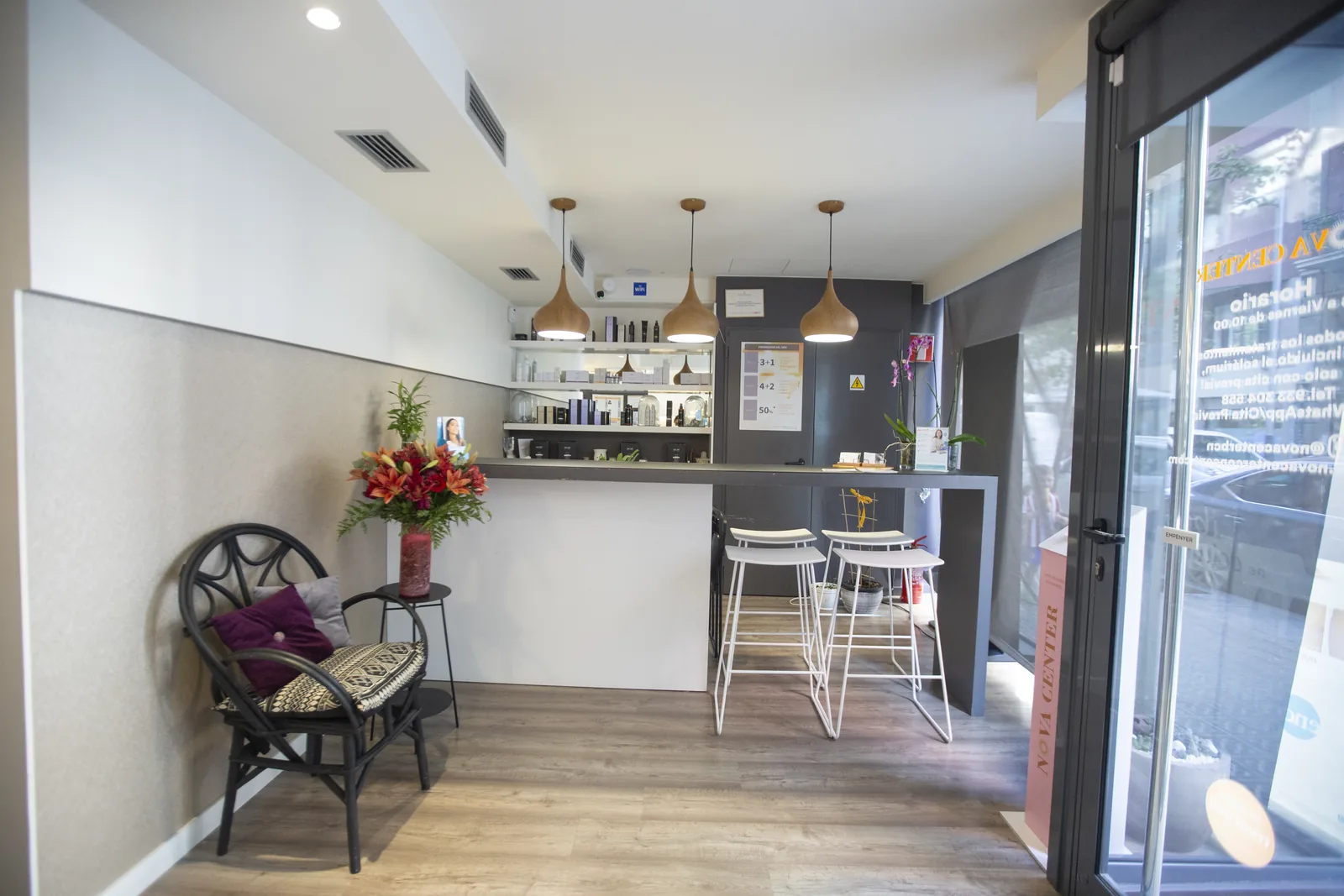 Recepción de Nova Center con luz natural, Barcelona